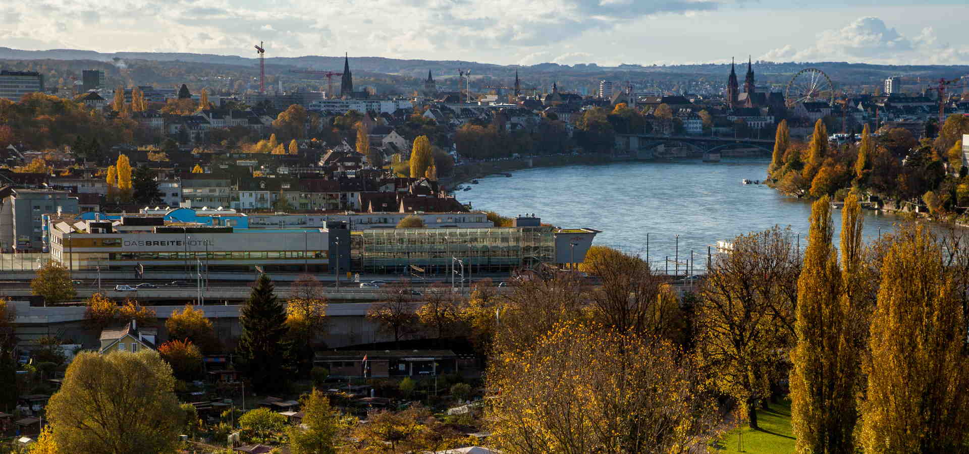 Blick über das Rheinknie in Basel