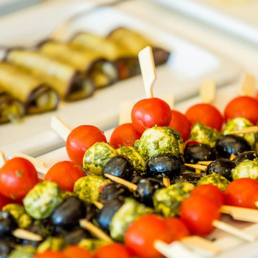 Brunch in Basel: Tomaten-Mozzarella-Oliven-Sticks